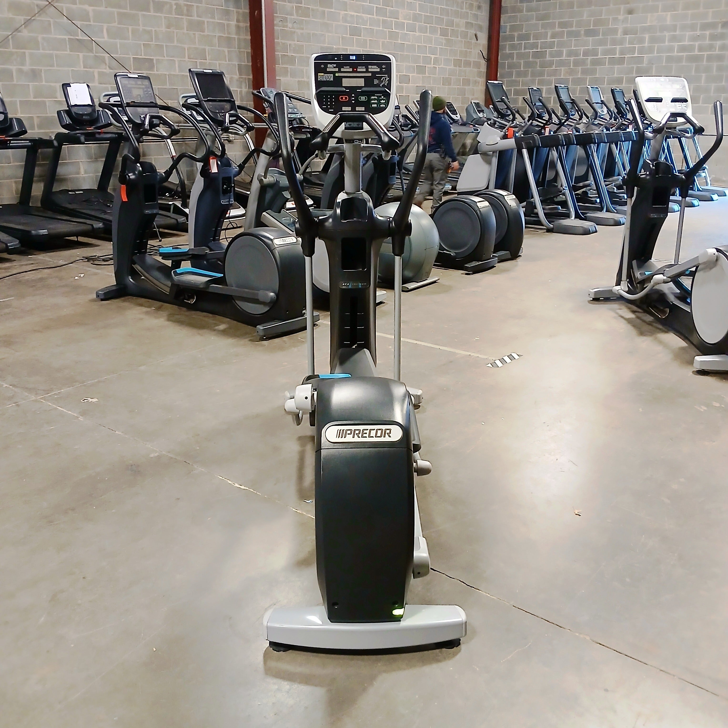 Precor EFX 800-18 Elliptical w/ P30 Console