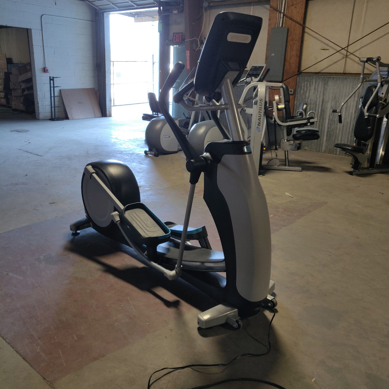 Precor EFX 800-18 Elliptical w/ P82 Console