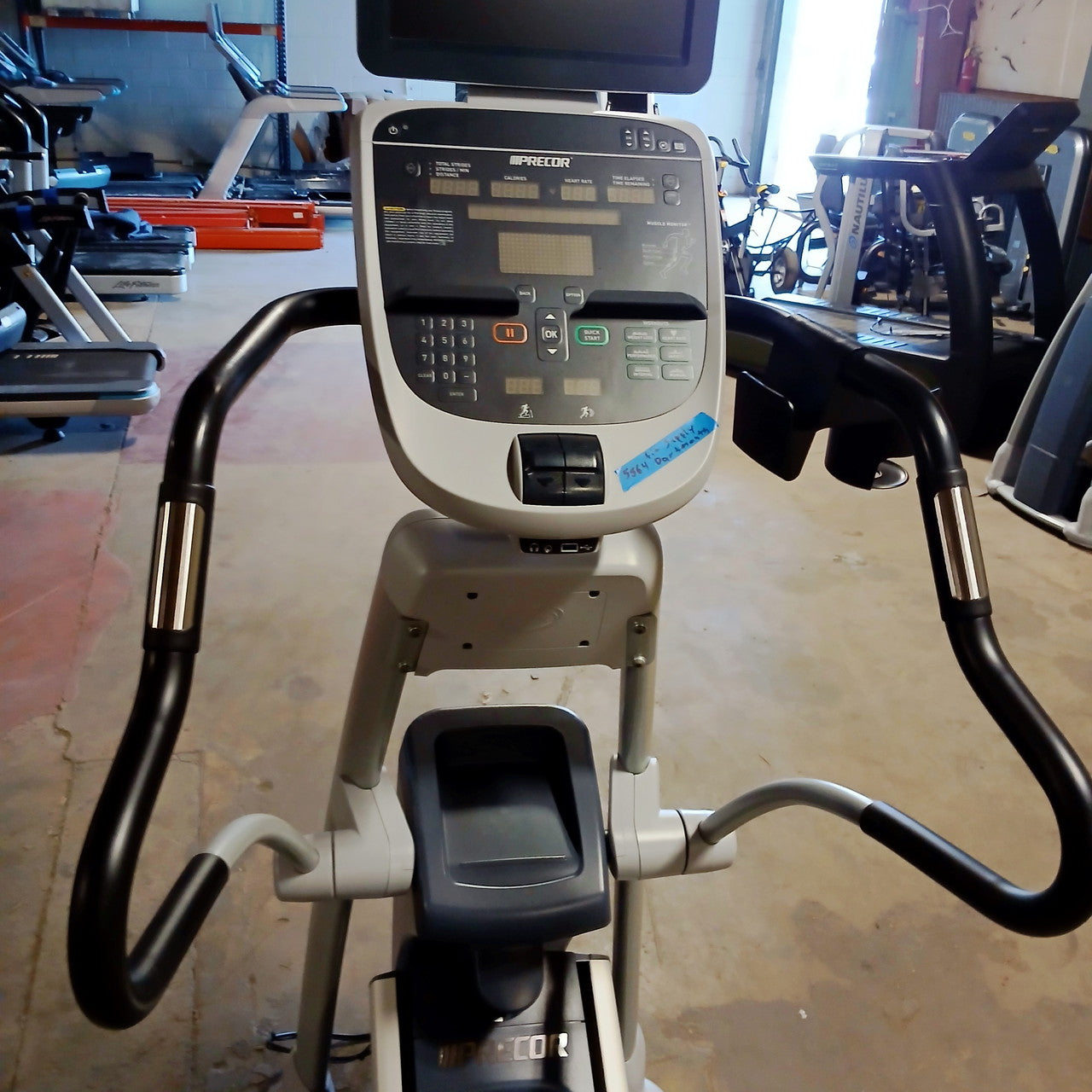 Precor EFX 833 Elliptical Crosstrainer w/ p30 Console