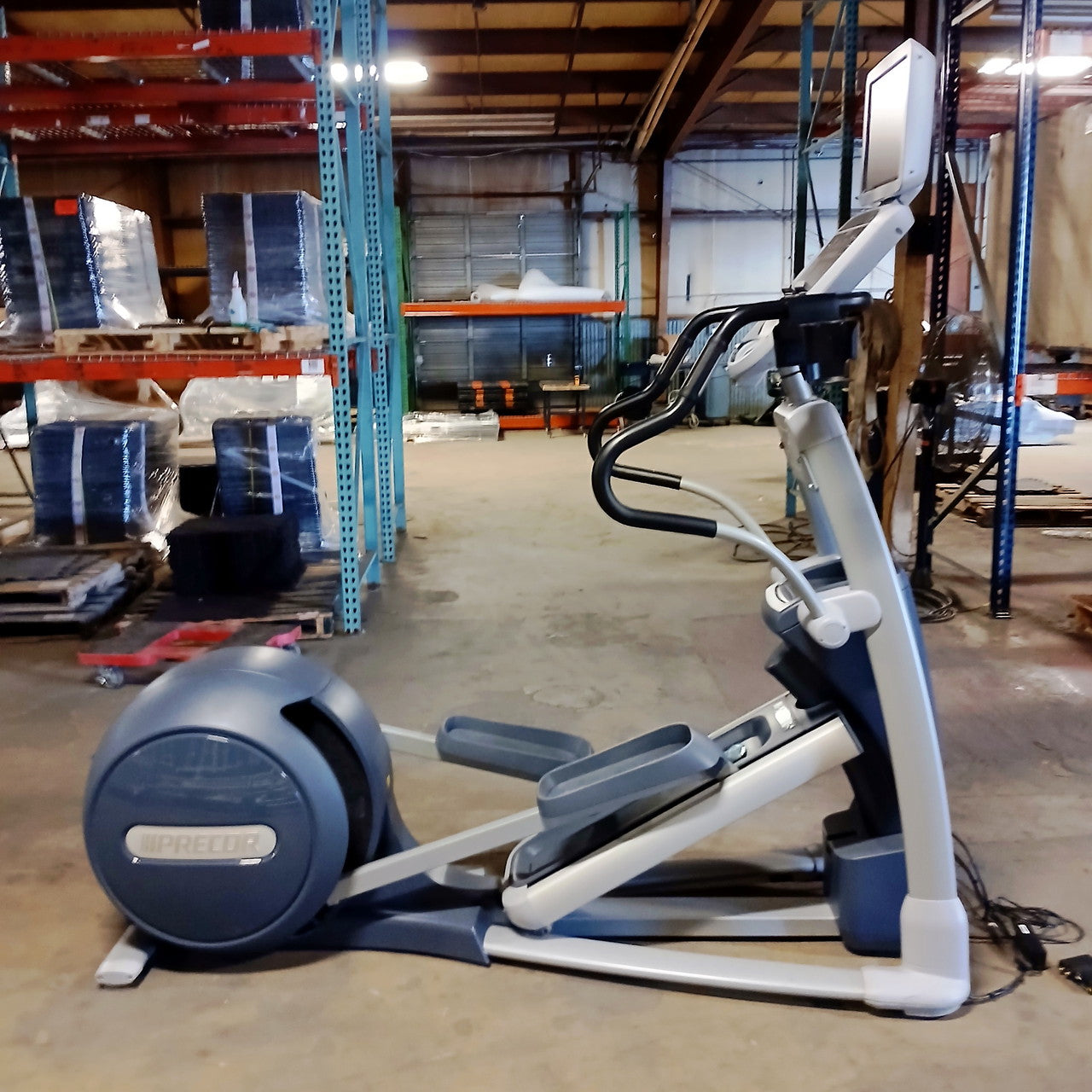Precor EFX 833 Elliptical Crosstrainer w/ p30 Console