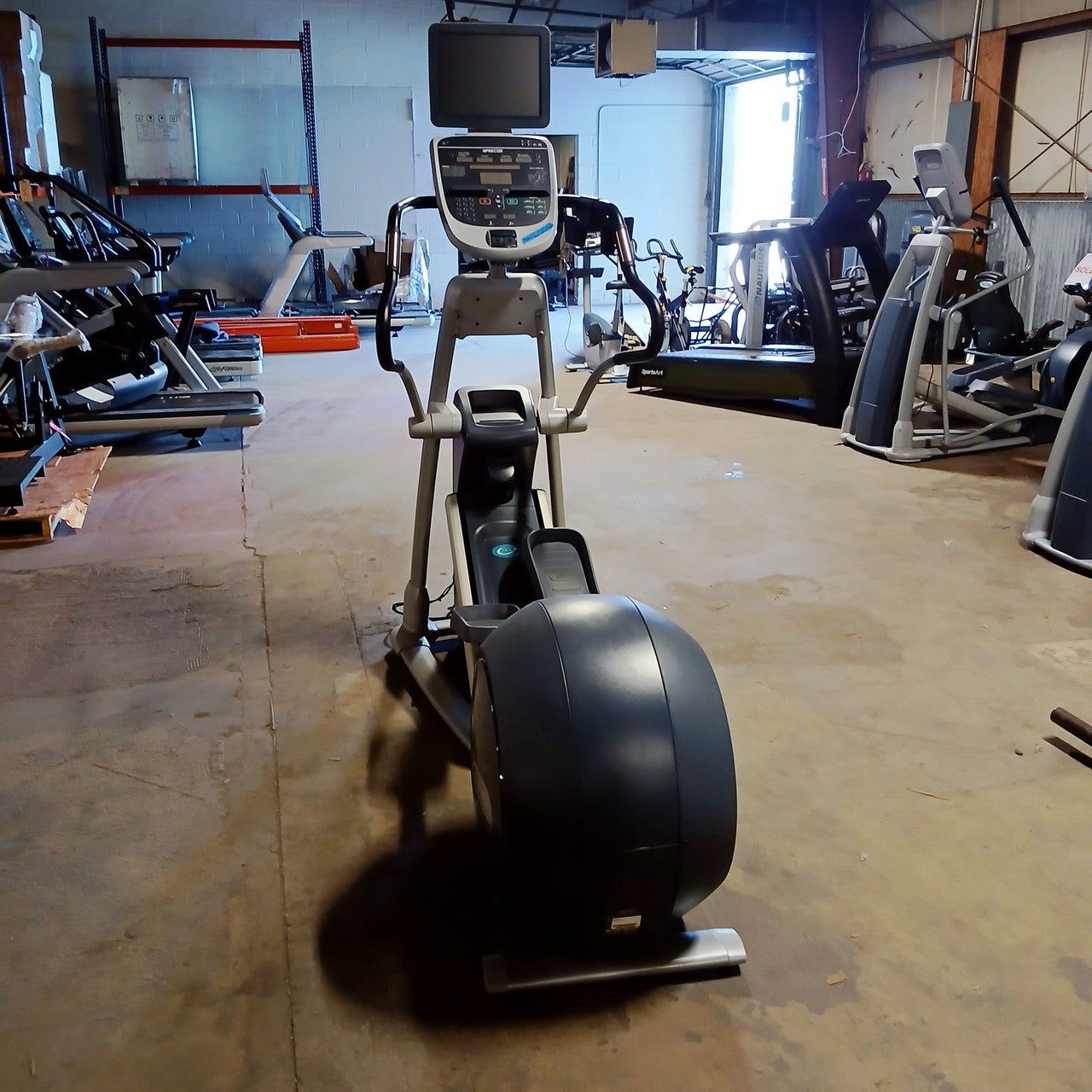 Precor EFX 833 Elliptical Crosstrainer w/ p30 Console