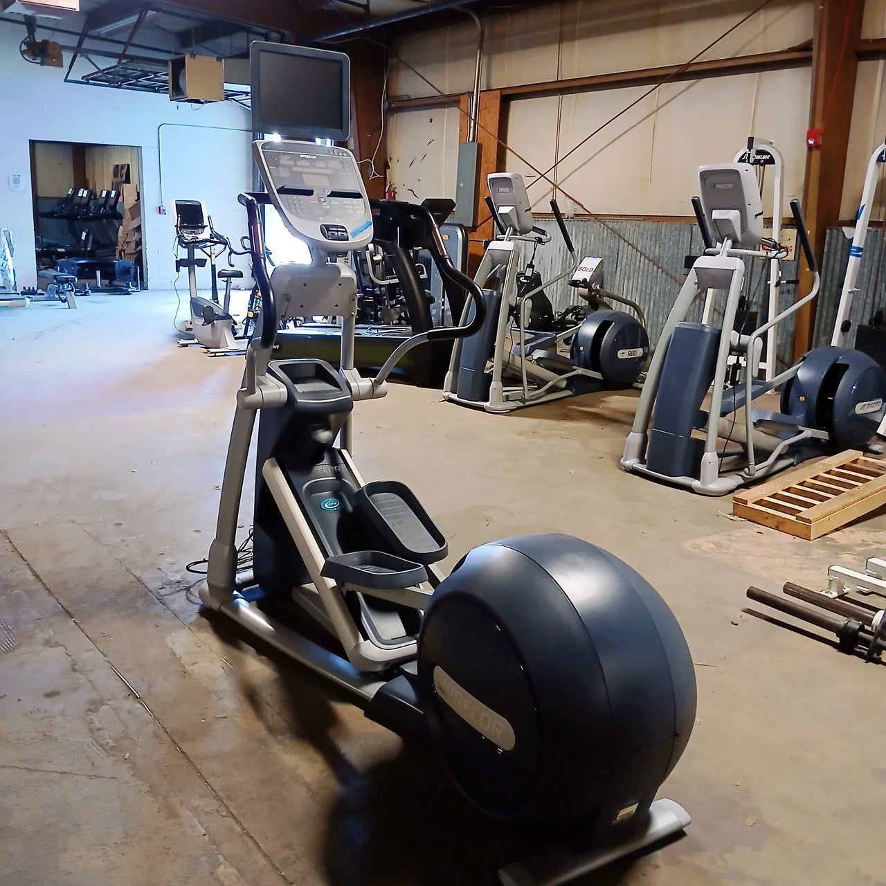 Precor EFX 833 Elliptical Crosstrainer w/ p30 Console