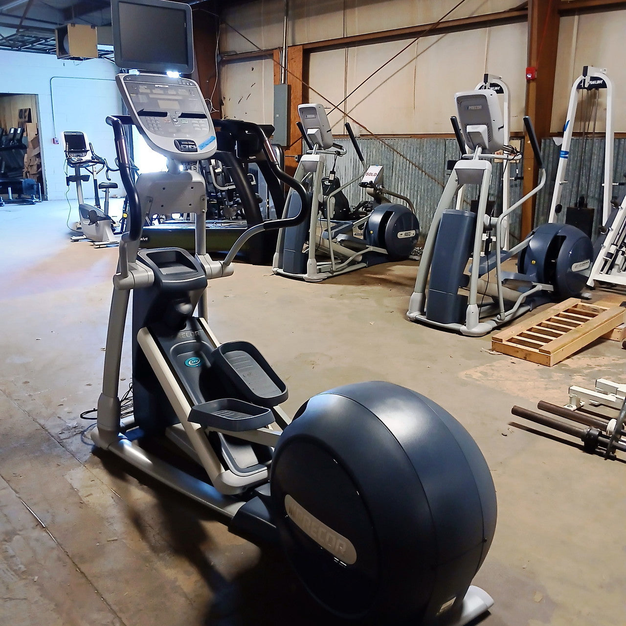 Precor EFX 833 Elliptical Crosstrainer w/ p30 Console