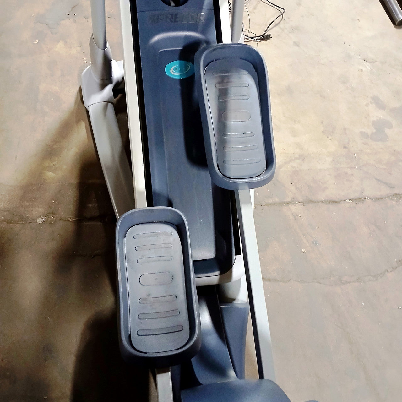 Precor EFX 833 Elliptical Crosstrainer w/ p30 Console