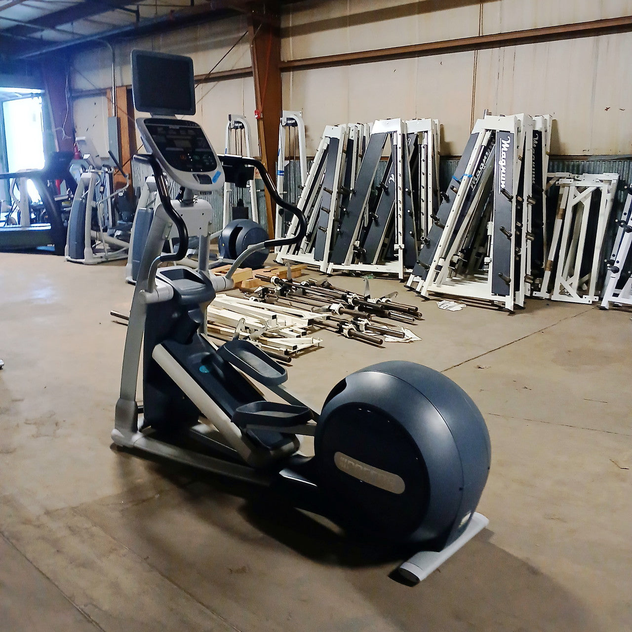 Precor EFX 833 Elliptical Crosstrainer w/ p30 Console