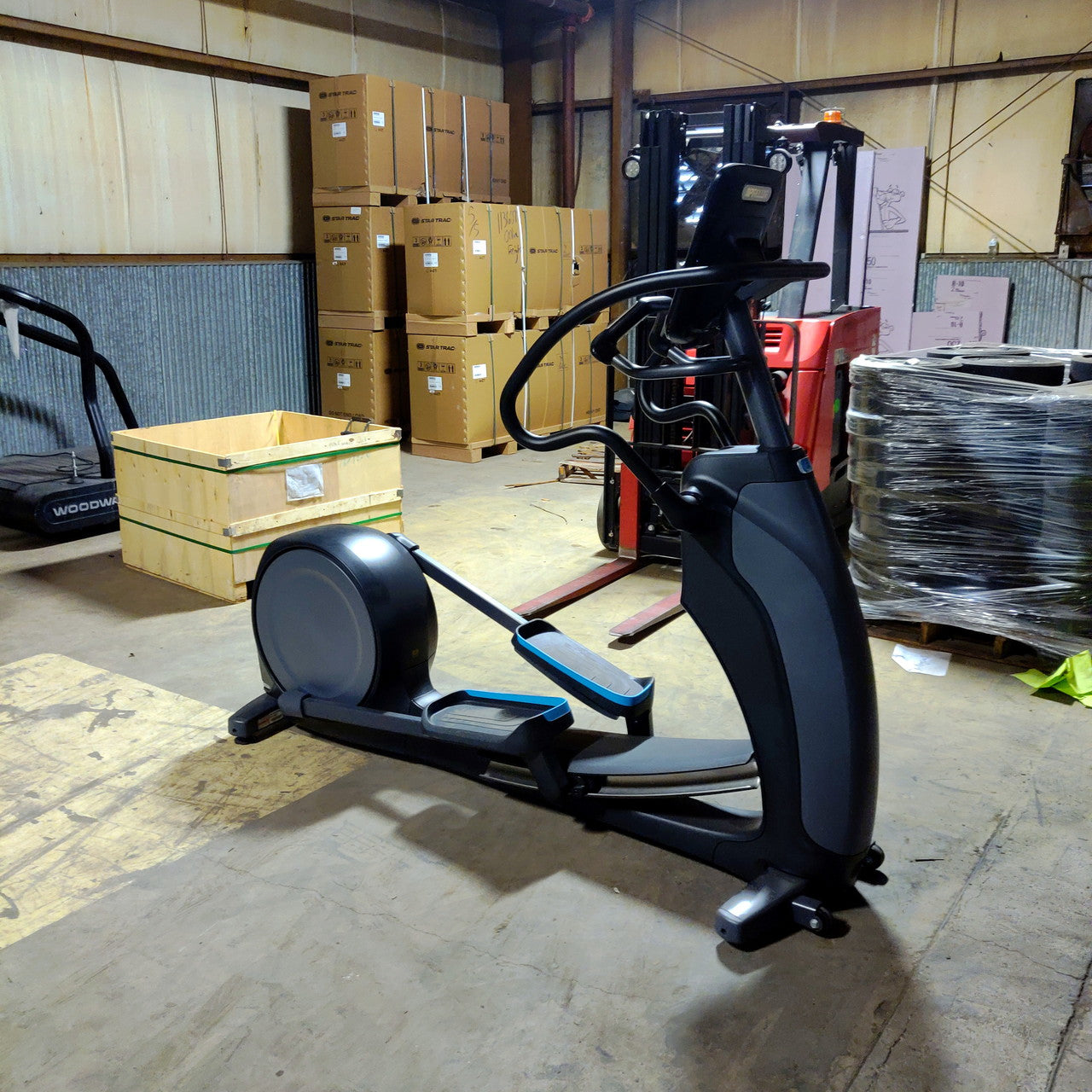 Precor EFX 833 Lower Body Elliptical w/Converging Crossramp + P31 Console