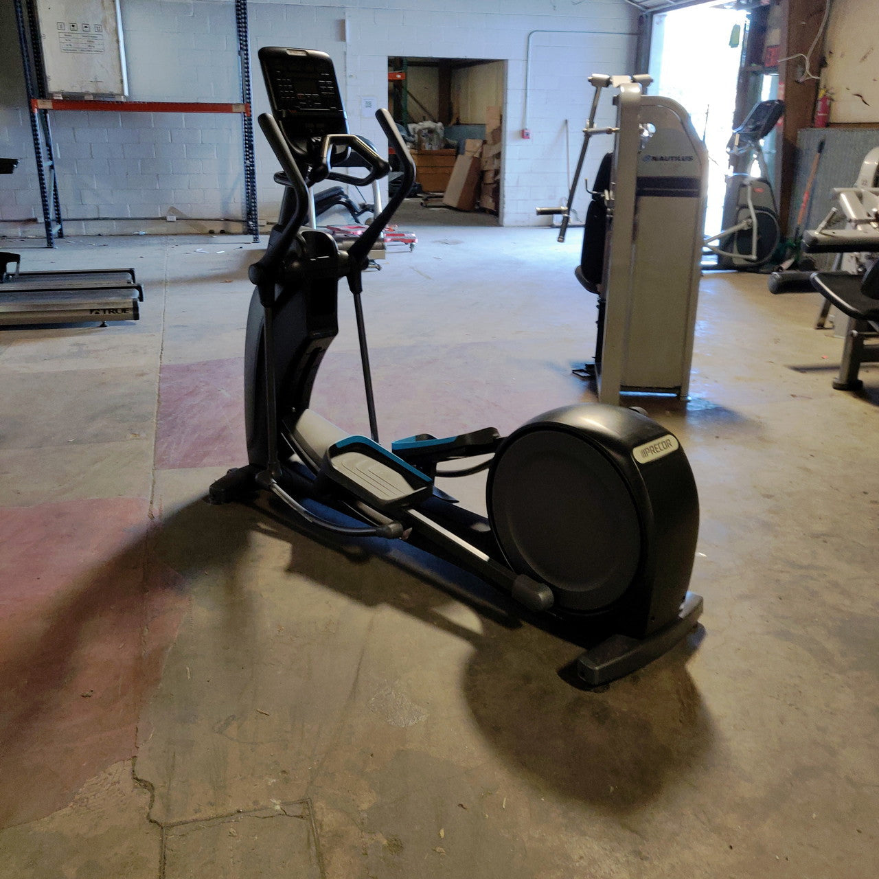 Precor EFX 835 Elliptical w/Converging Crossramp + p31 Console