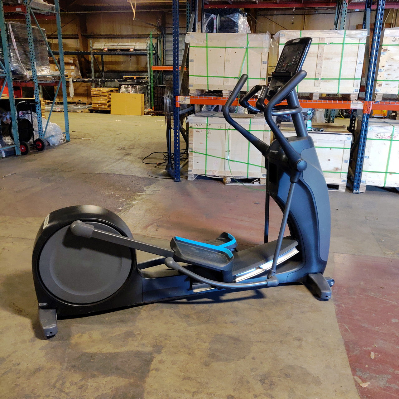 Precor EFX 835 Elliptical w/Converging Crossramp + p31 Console
