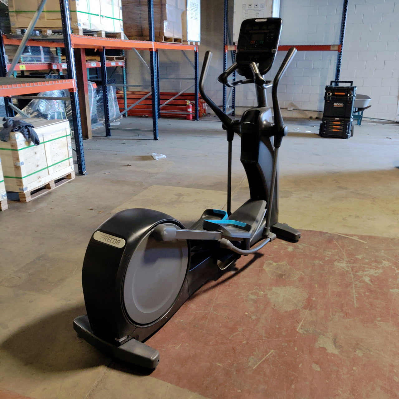 Precor EFX 835 Elliptical w/Converging Crossramp + p31 Console