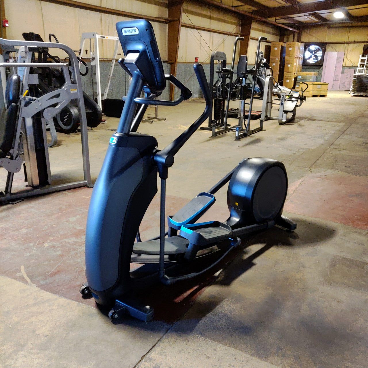 Precor EFX 835 Elliptical w/Converging Crossramp + p31 Console