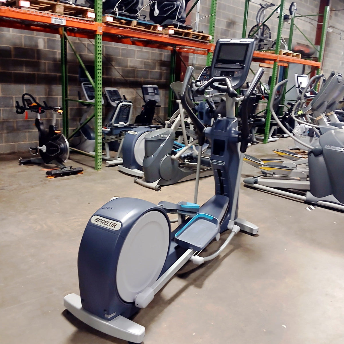 Precor EFX 865 Elliptical w/Converging Crossramp + p62 Console