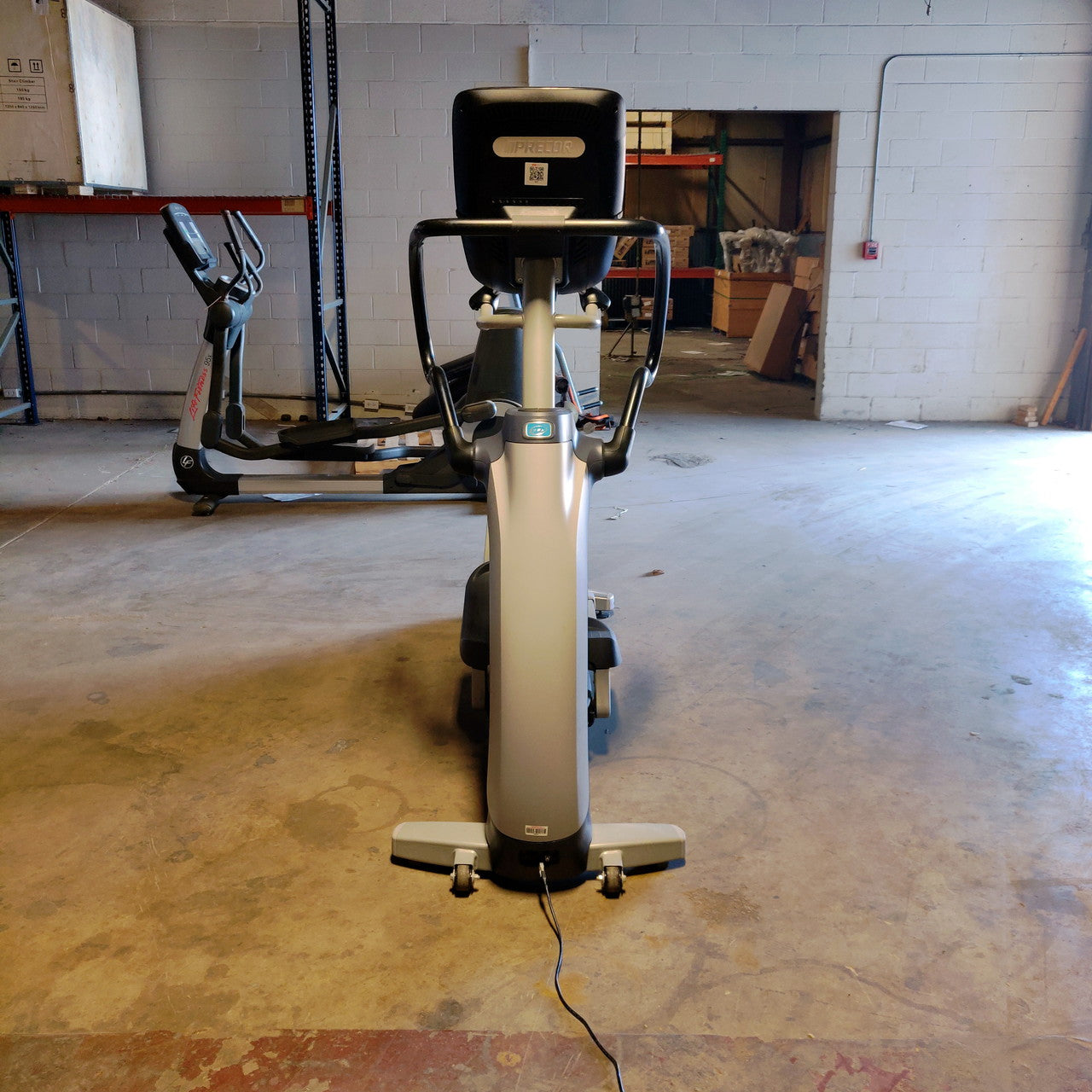 Precor EFX 883 Elliptical Lower Body Crosstrainer w/p82 Console