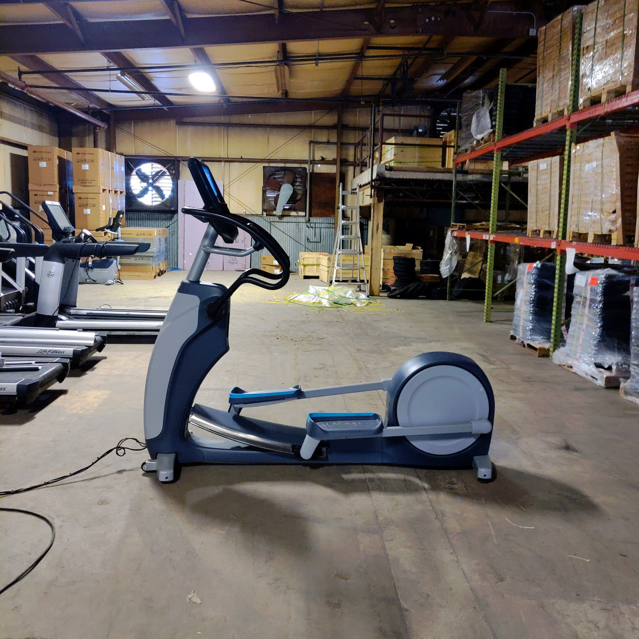 Precor EFX 883 Elliptical Lower Body Crosstrainer w/p82 Console