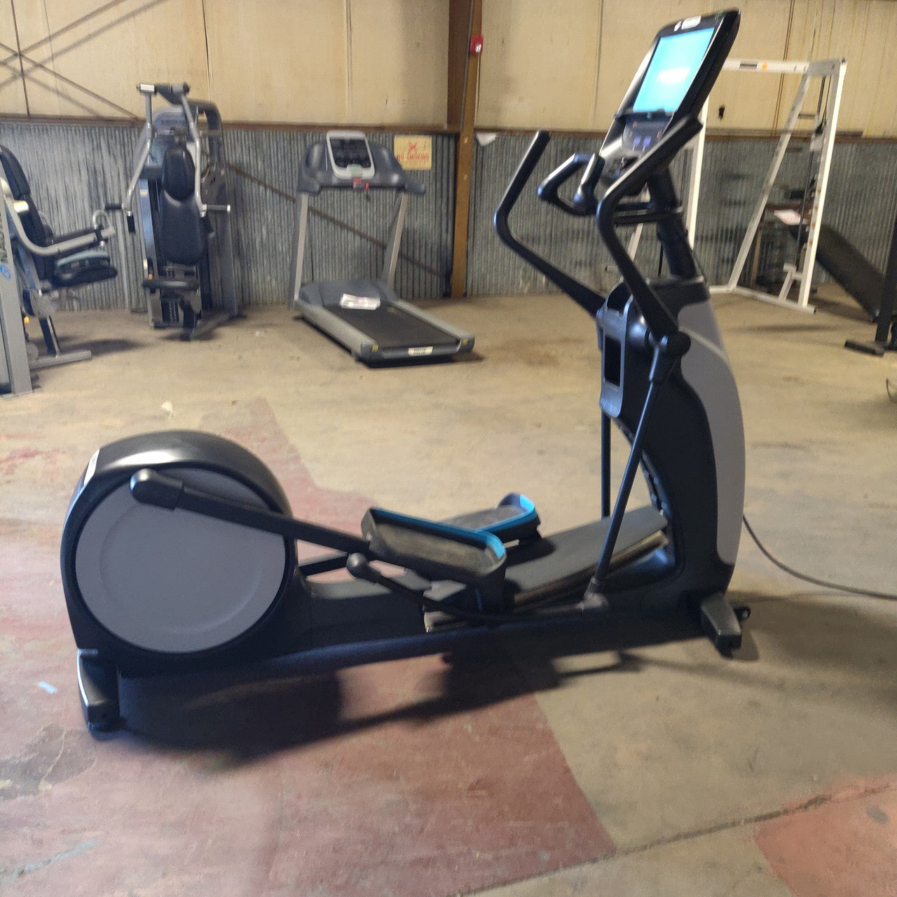 Precor EFX 885 Elliptical w/Converging Crossramp + p82 Console