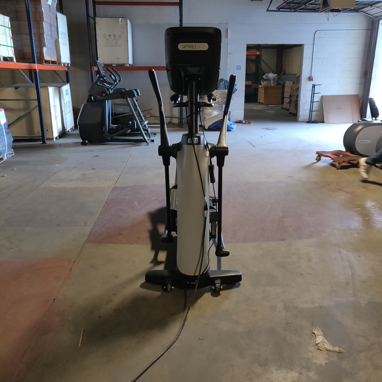 Precor EFX 885 Elliptical w/Converging Crossramp + p82 Console