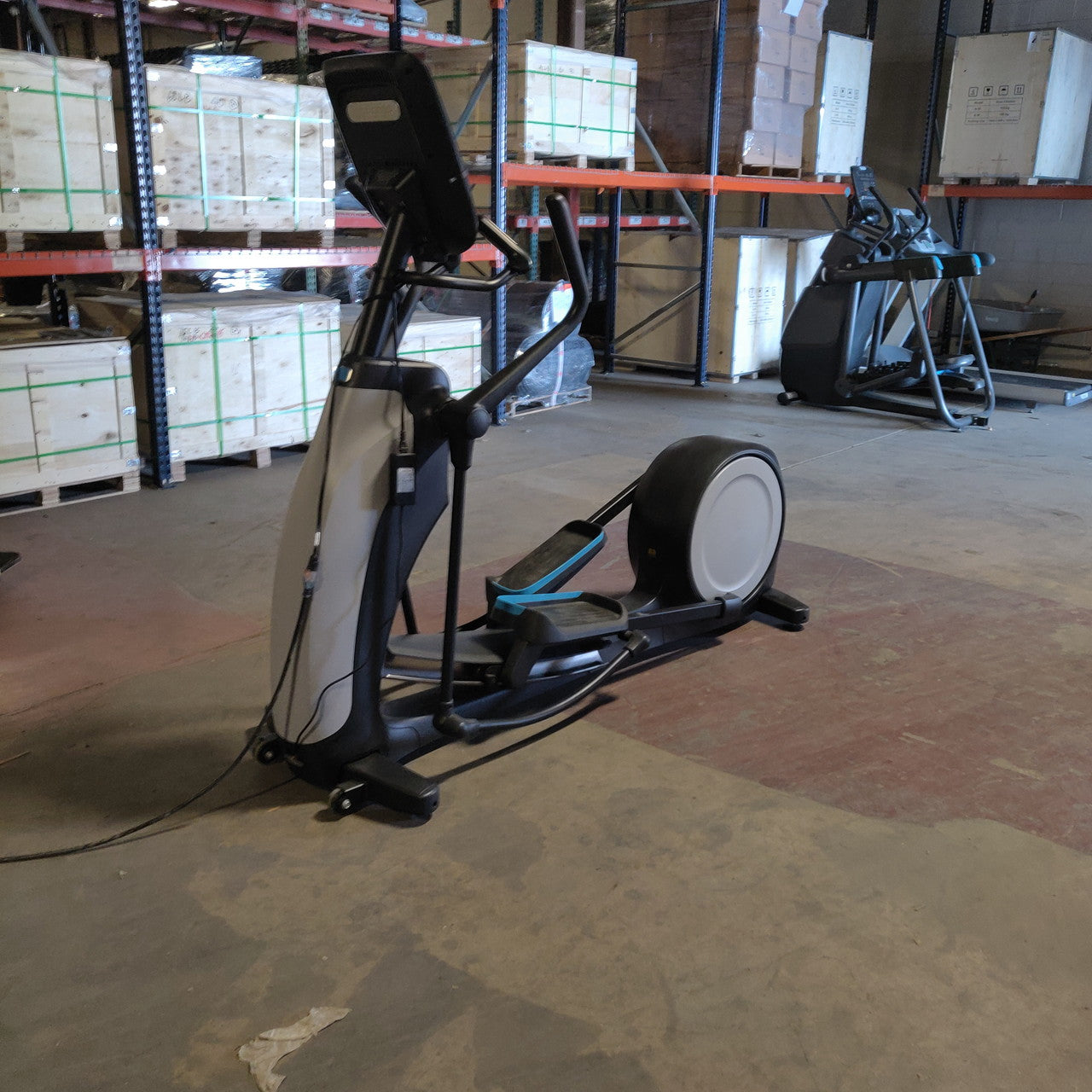 Precor EFX 885 Elliptical w/Converging Crossramp + p82 Console