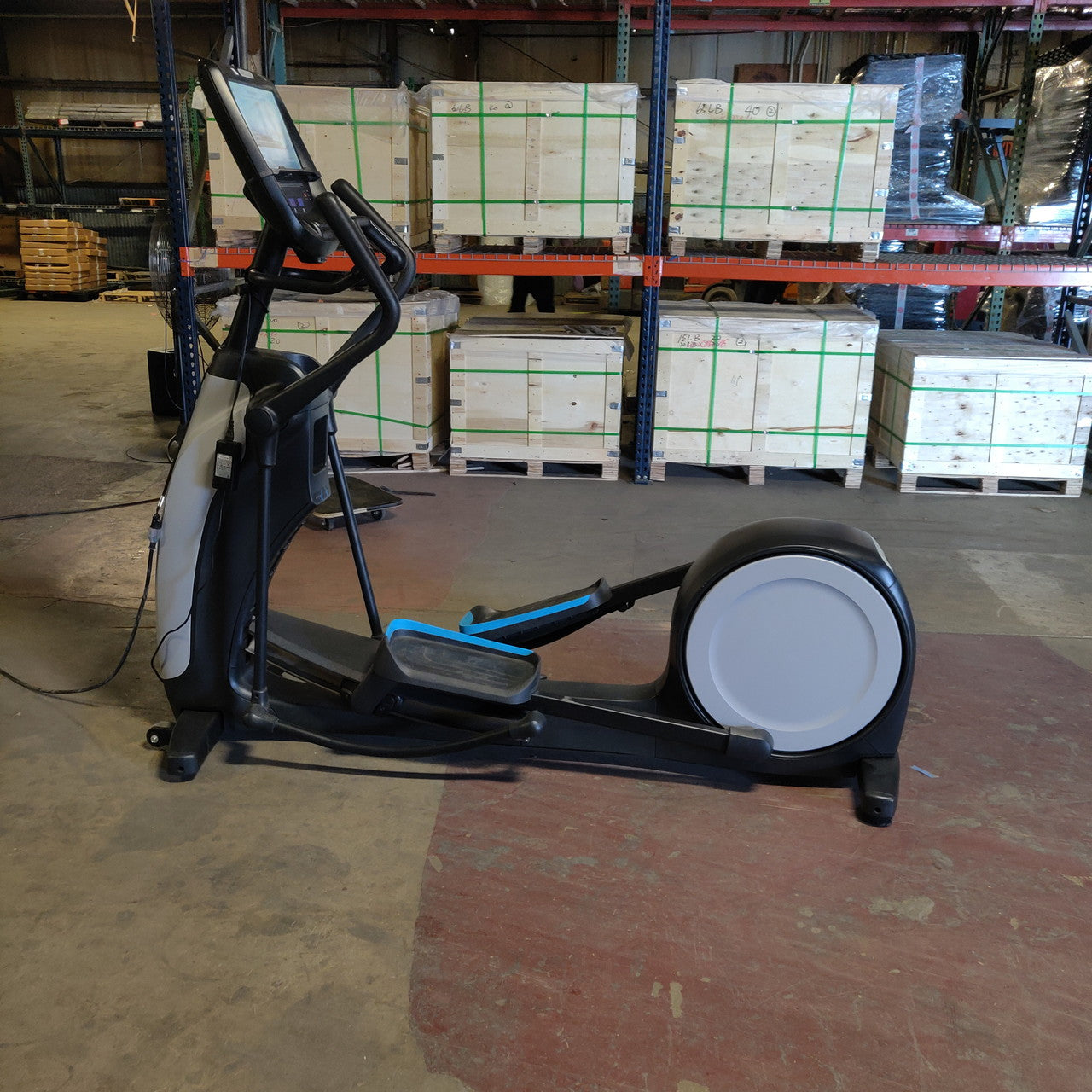 Precor EFX 885 Elliptical w/Converging Crossramp + p82 Console