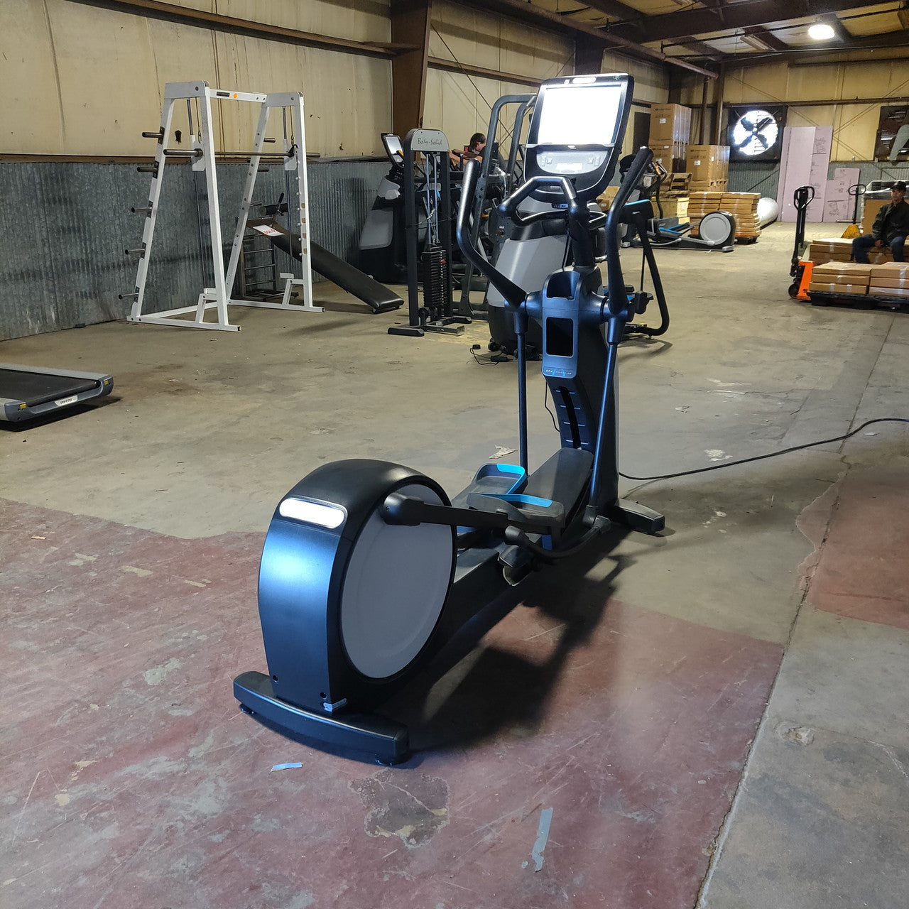 Precor EFX 885 Elliptical w/Converging Crossramp + p82 Console