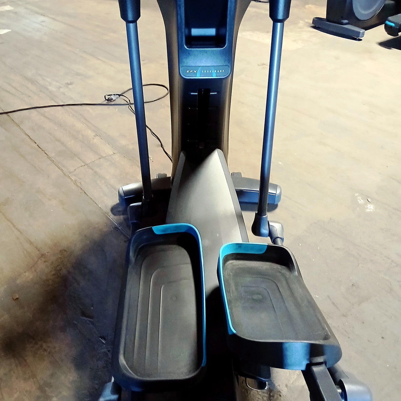 Precor EFX 885 Elliptical w/Converging Crossramp + p82 Console