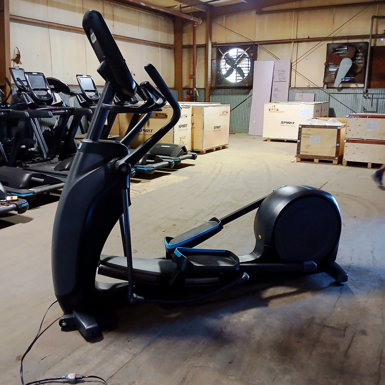 Precor EFX 885 Elliptical w/Converging Crossramp + p82 Console