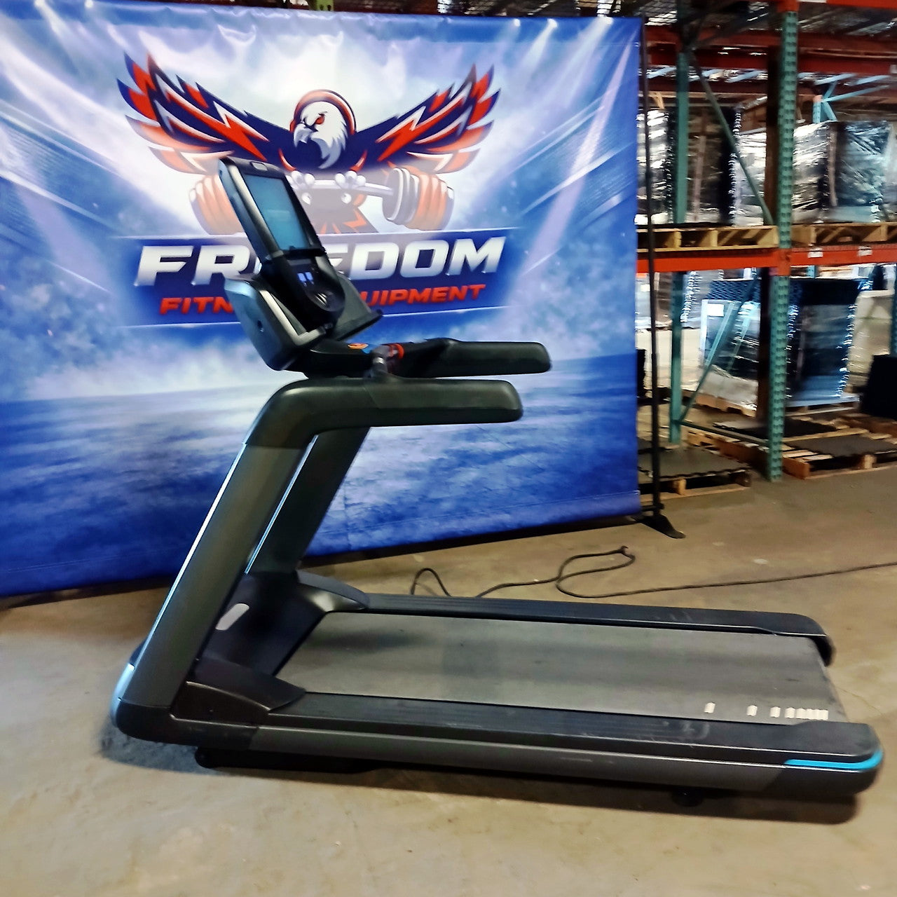 Precor TRM 681 Treadmill w/ p82 Console