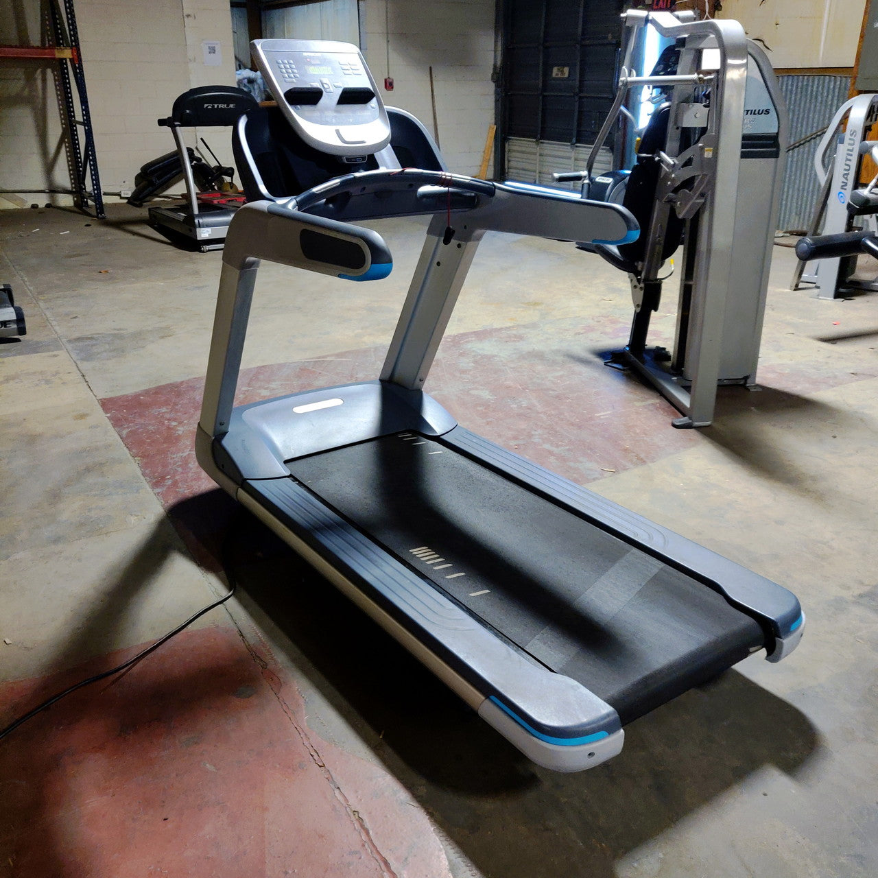 Precor TRM 811 V2 Treadmill w/P10 Console