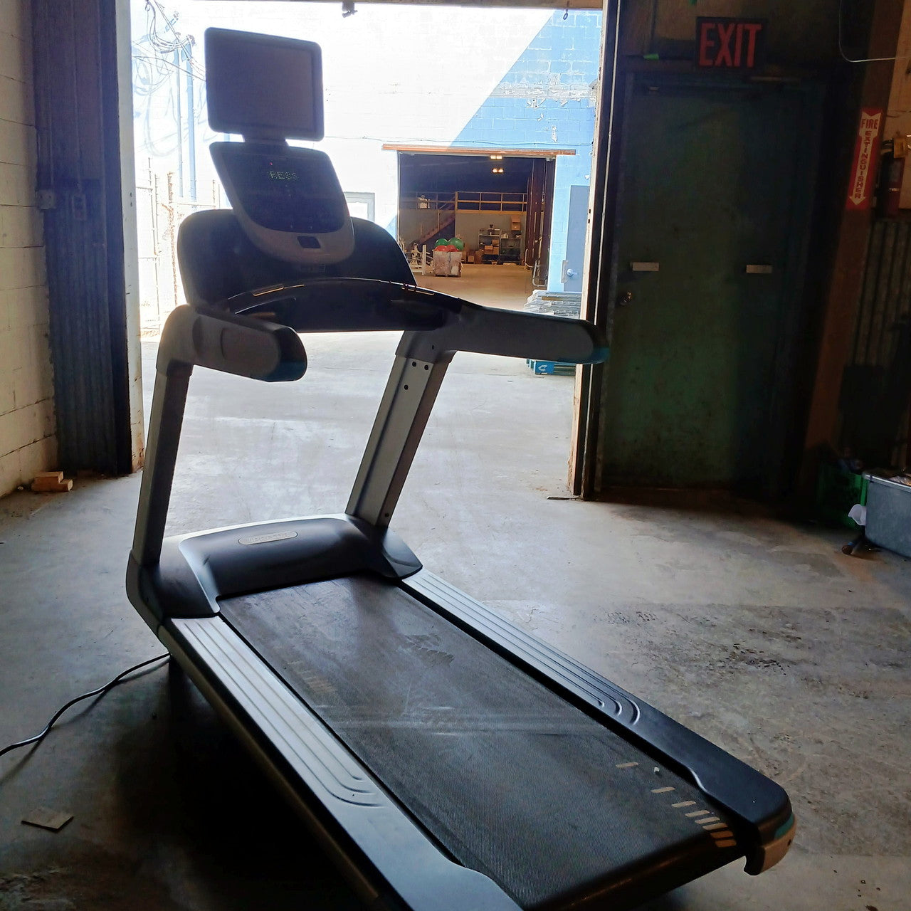 Precor TRM 811 V2 Treadmill w/P10 Console