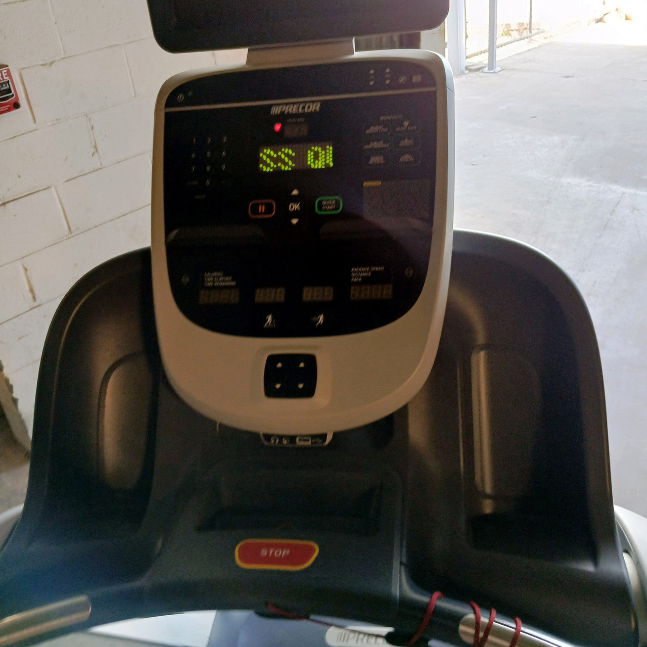 Precor TRM 811 V2 Treadmill w/P10 Console