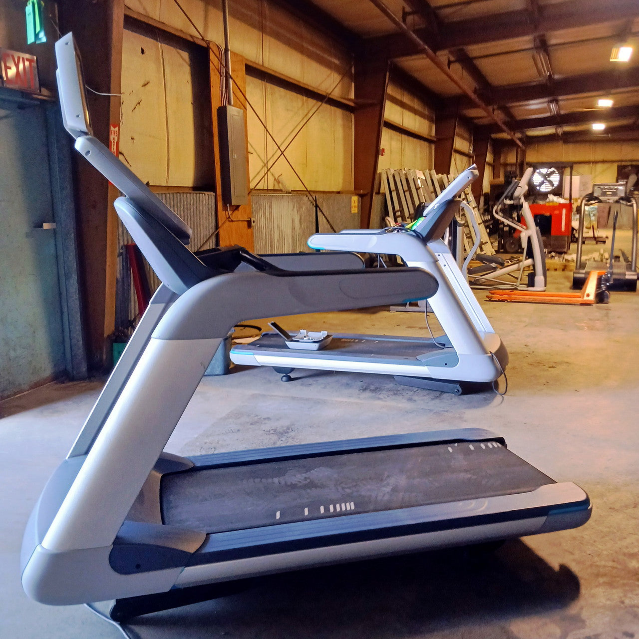 Precor TRM 811 V2 Treadmill w/P10 Console