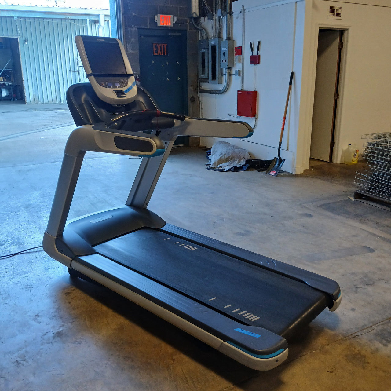 Precor TRM 885 Treadmill w/P80 Console
