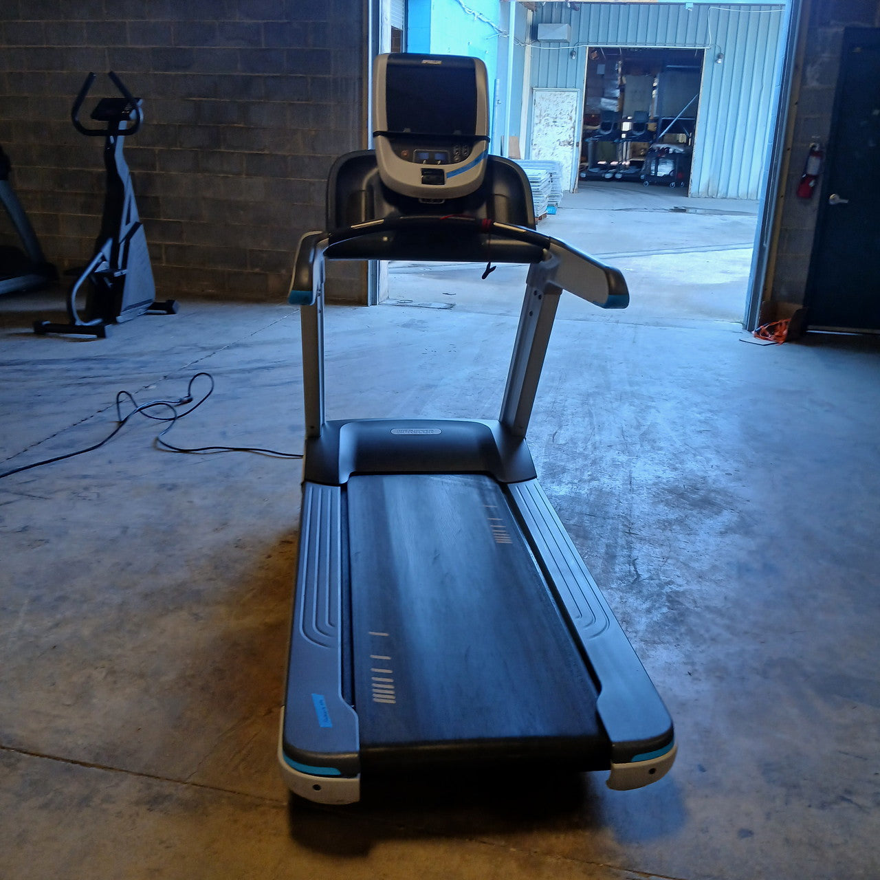 Precor TRM 885 Treadmill w/P80 Console