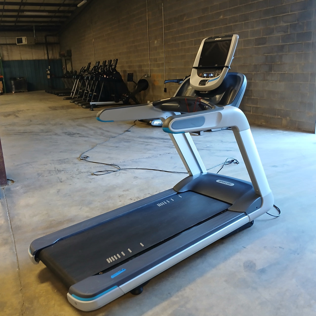 Precor TRM 885 Treadmill w/P80 Console