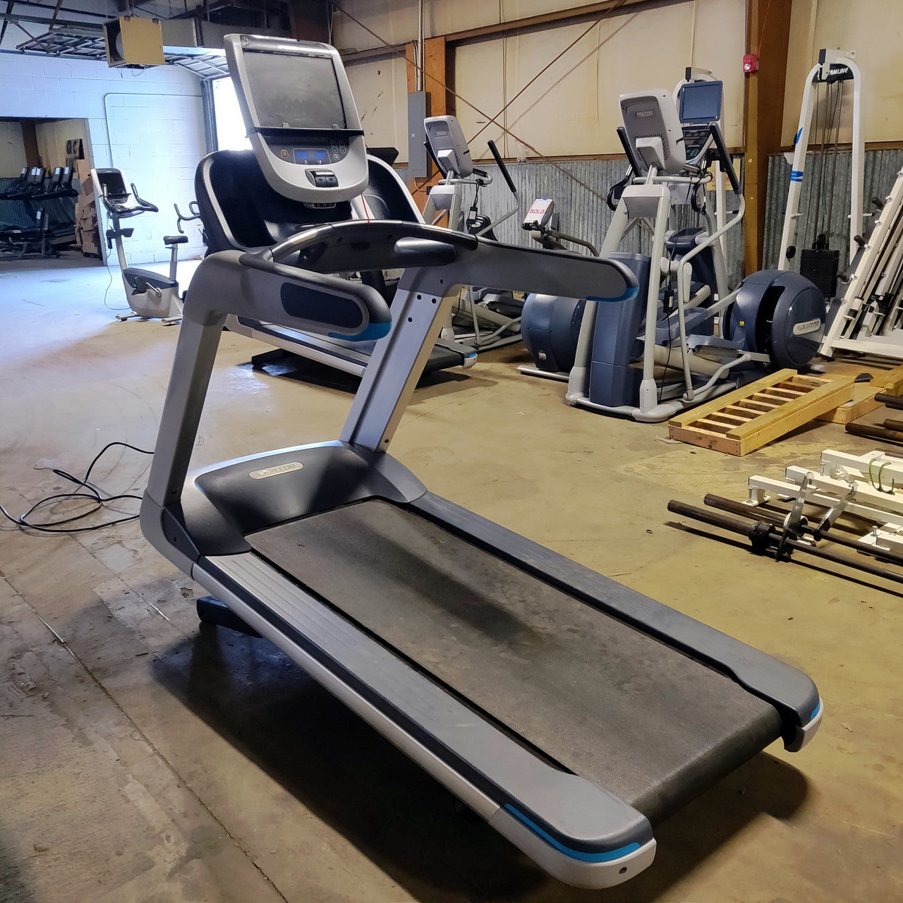Precor TRM 885 Treadmill w/P80 Console