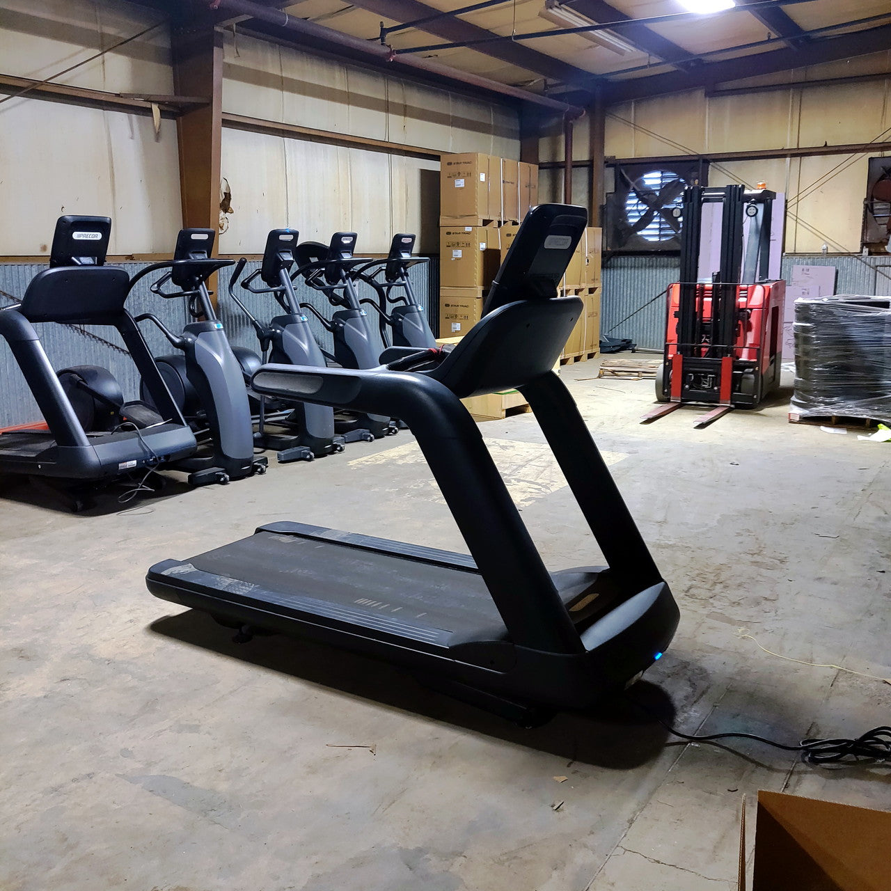 Precor TRM 885 Treadmill w/P82 Console