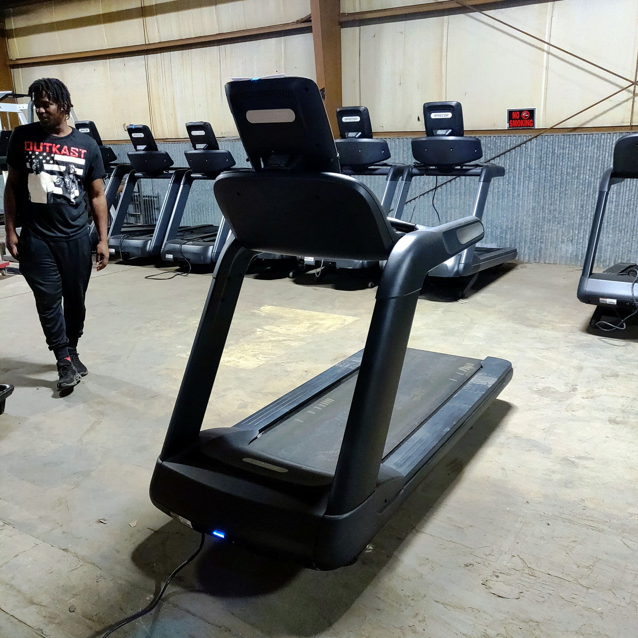 Precor TRM 885 Treadmill w/P82 Console