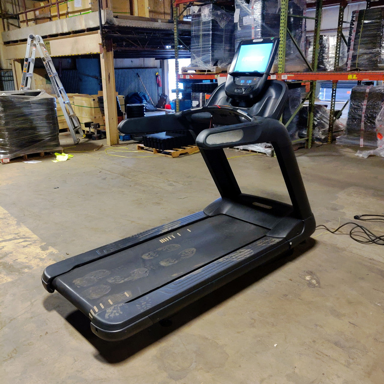 Precor TRM 885 Treadmill w/P82 Console