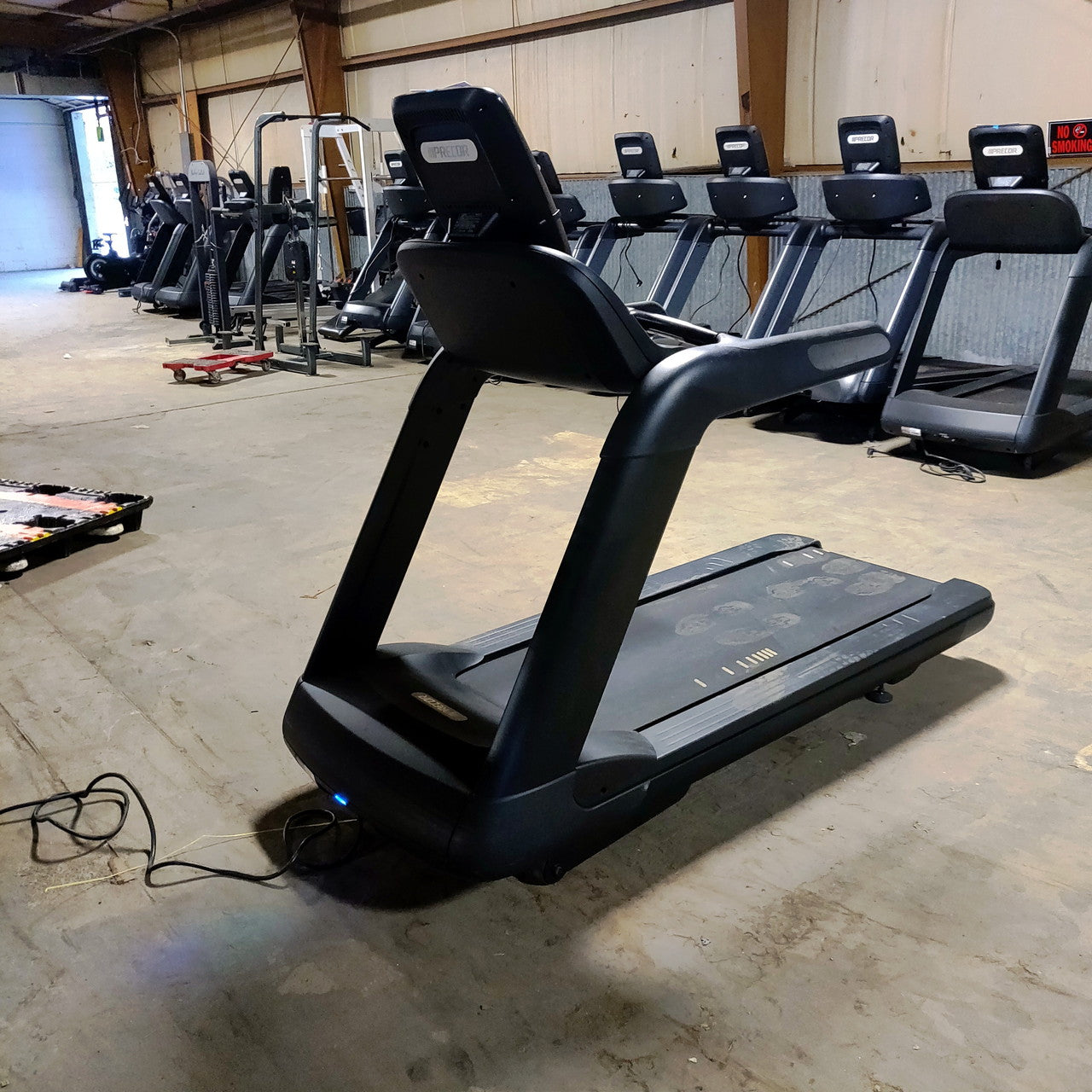 Precor TRM 885 Treadmill w/P82 Console