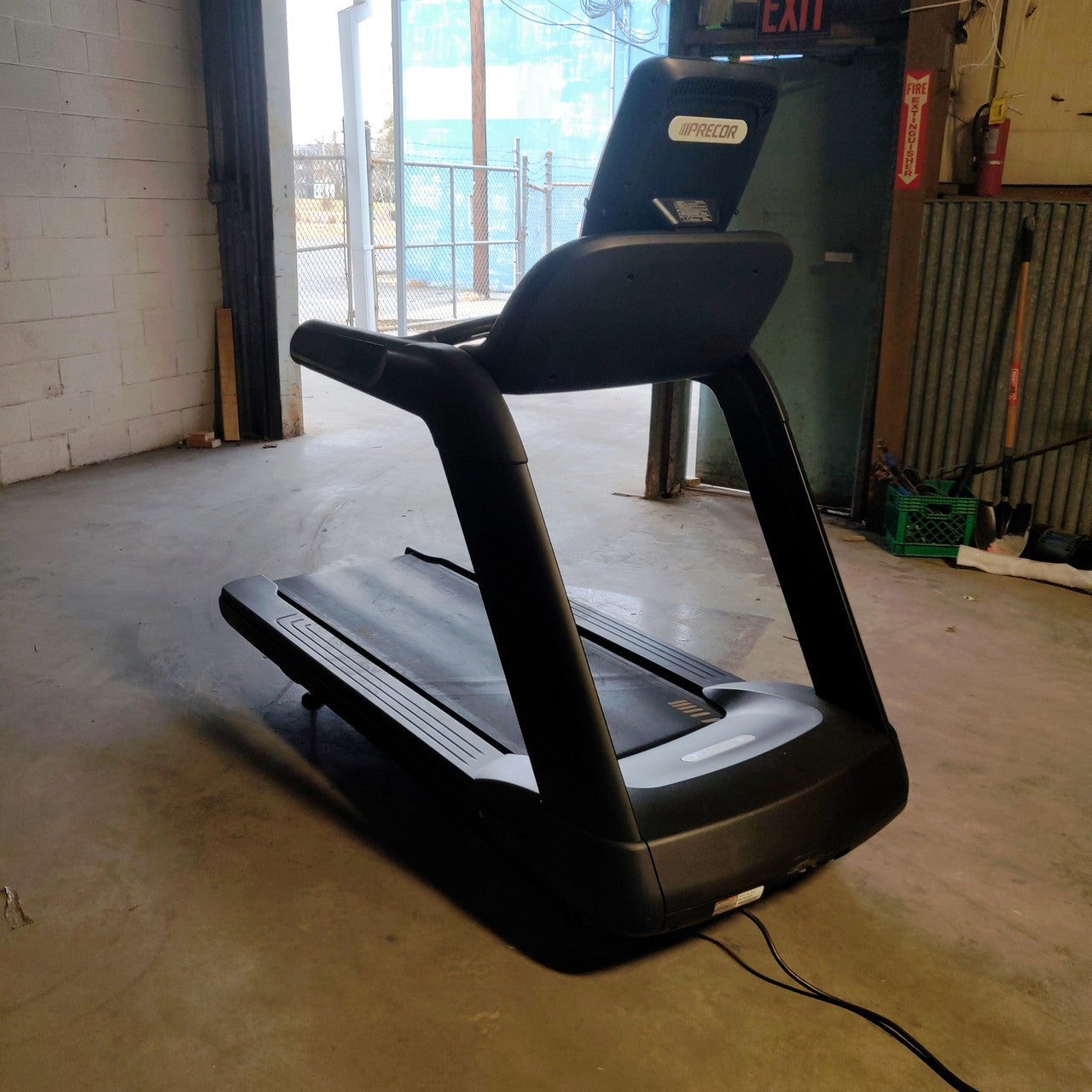 Precor TRM 885 Treadmill w/P82 Console