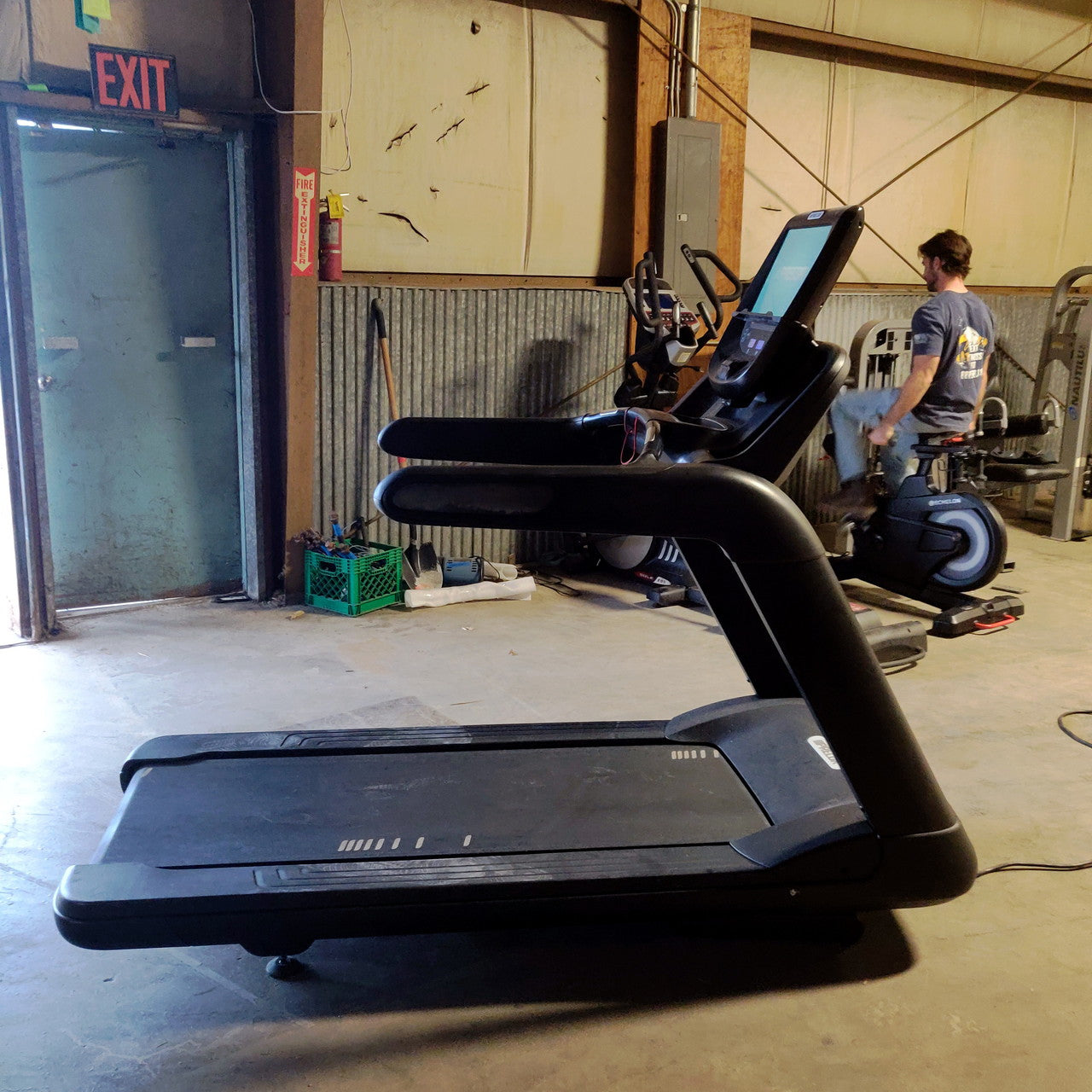 Precor TRM 885 Treadmill w/P82 Console