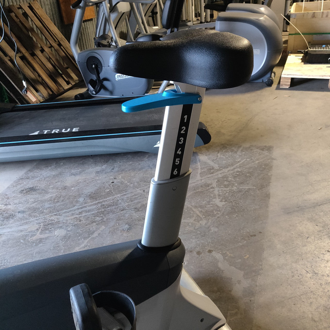 Precor UBK 815 Upright Bike w/P10 Console Order #15300