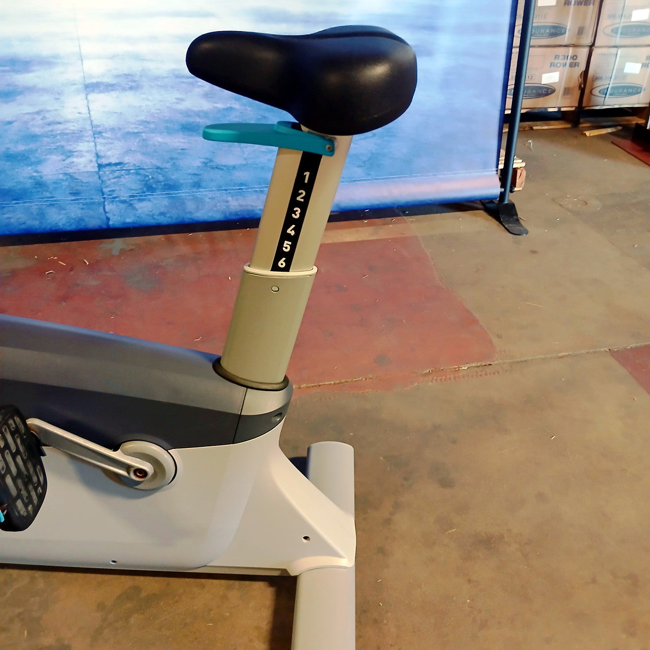 Precor UBK 885 Upright Bike w/ P80 Console