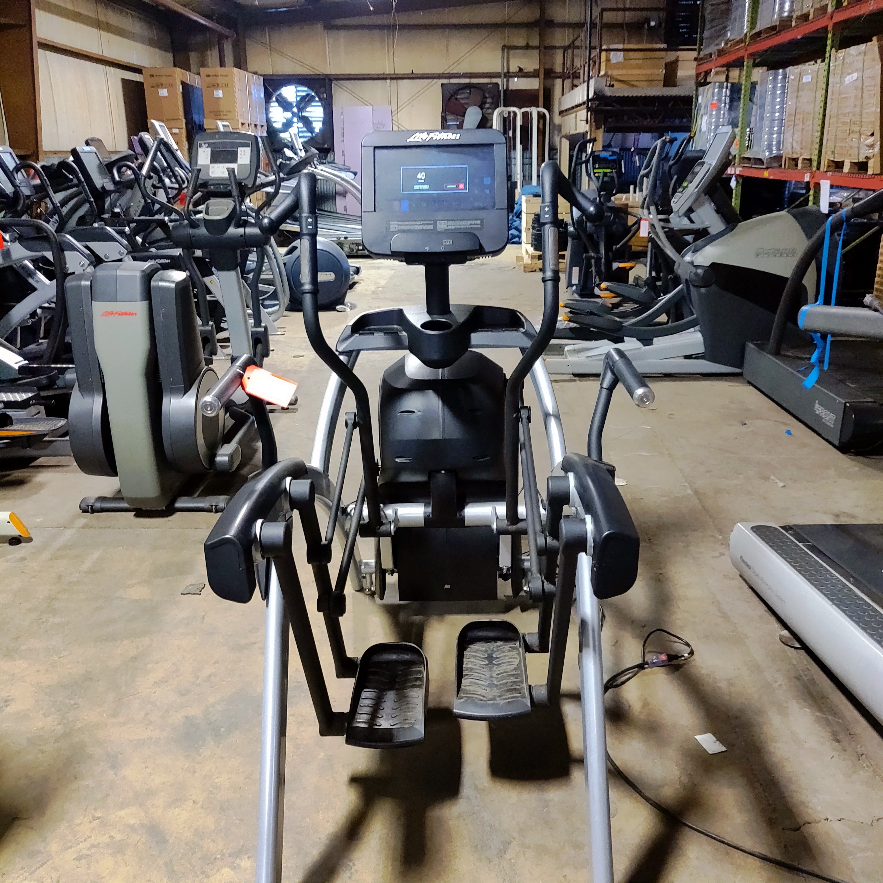 Reconditioned Life Fitness Discover SE3 HD Arc Trainer