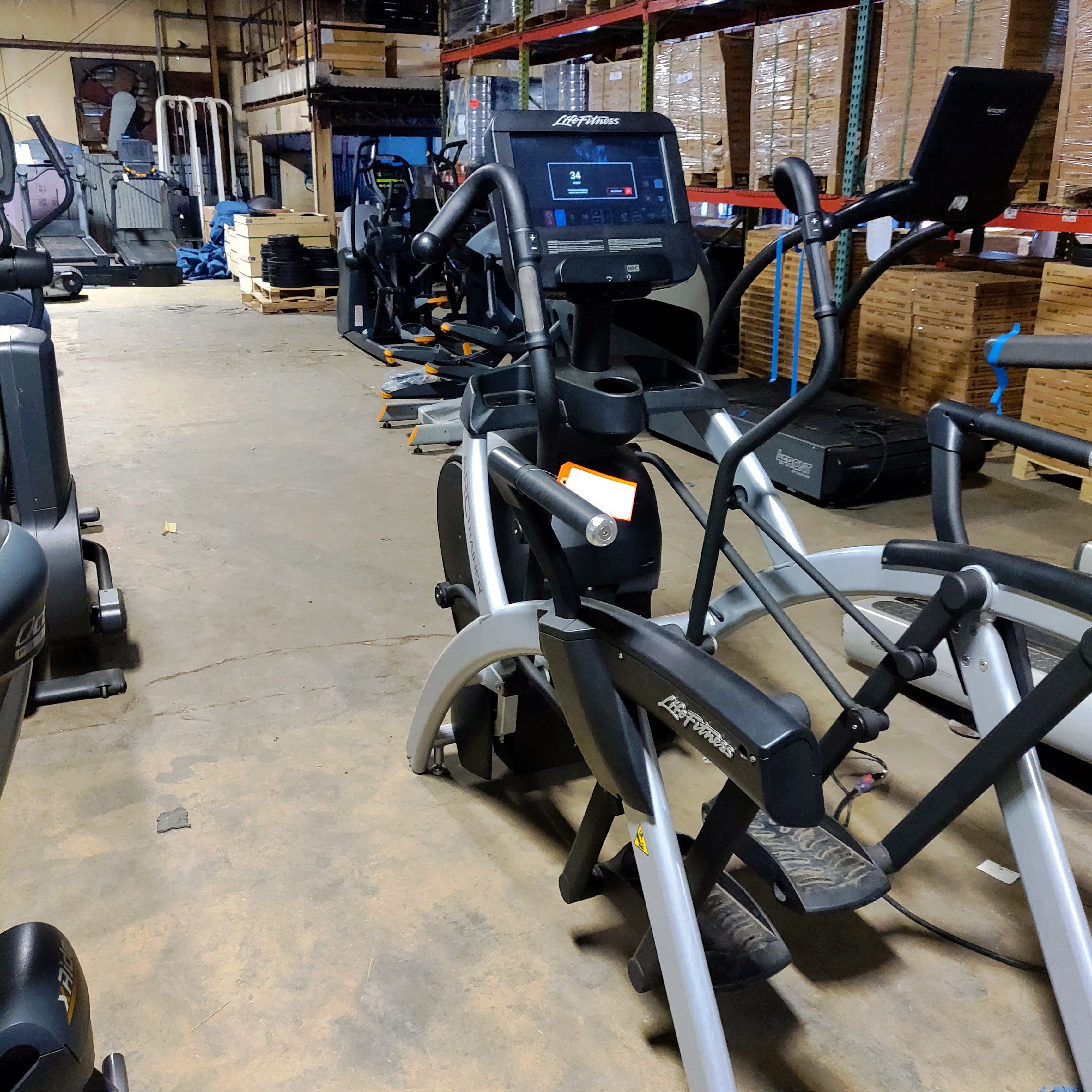 Reconditioned Life Fitness Discover SE3 HD Arc Trainer