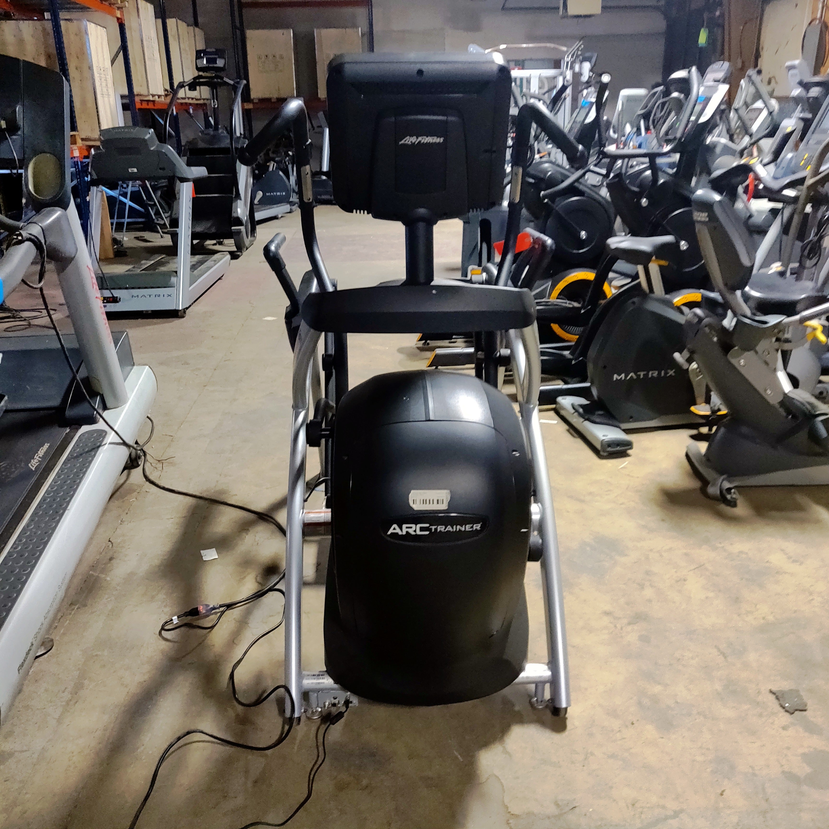 Reconditioned Life Fitness Discover SE3 HD Arc Trainer