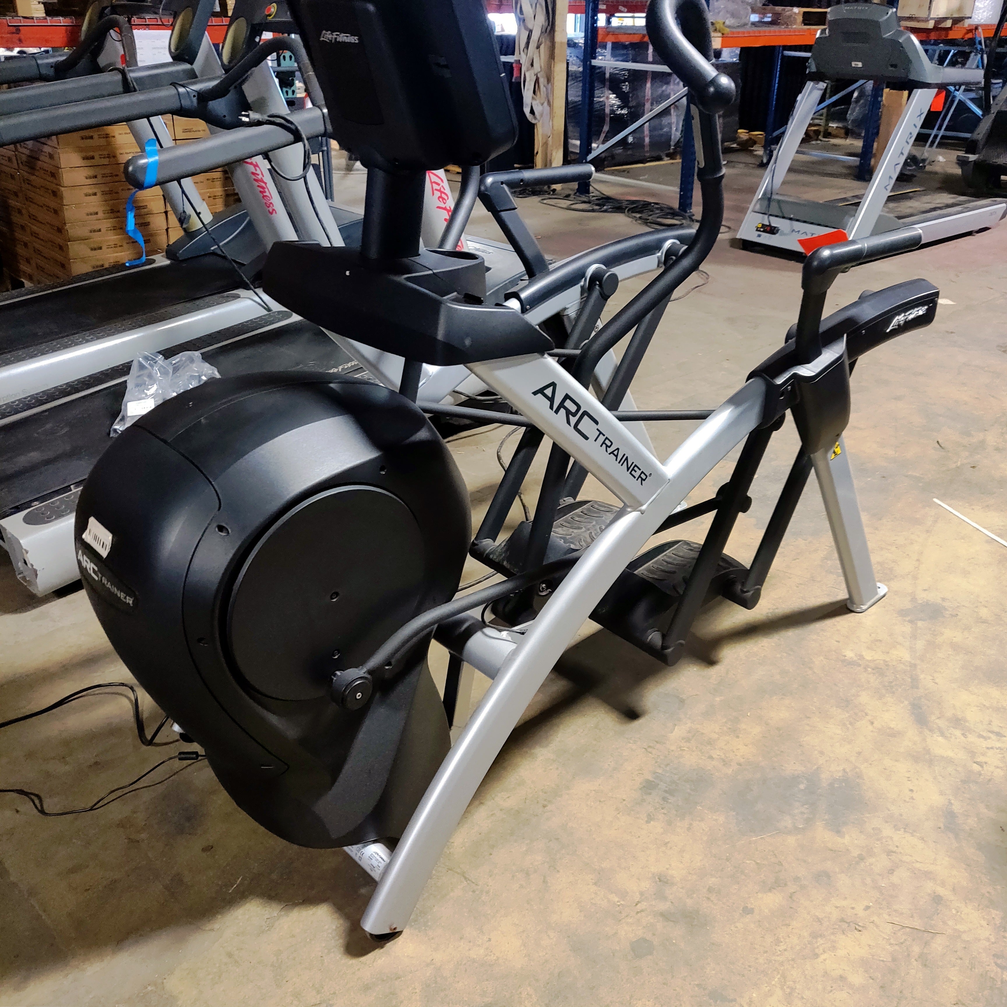 Reconditioned Life Fitness Discover SE3 HD Arc Trainer
