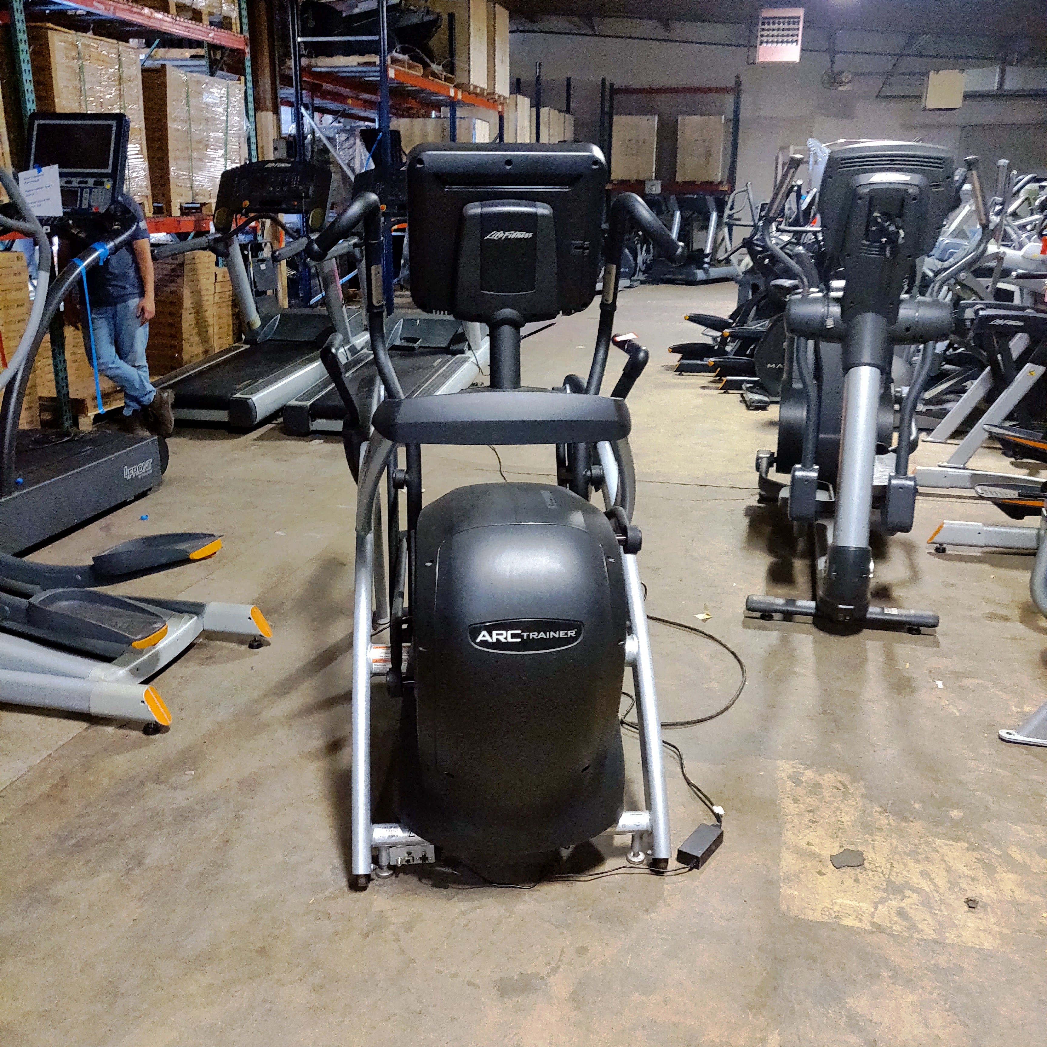 Reconditioned Life Fitness Discover SE3 HD Arc Trainer