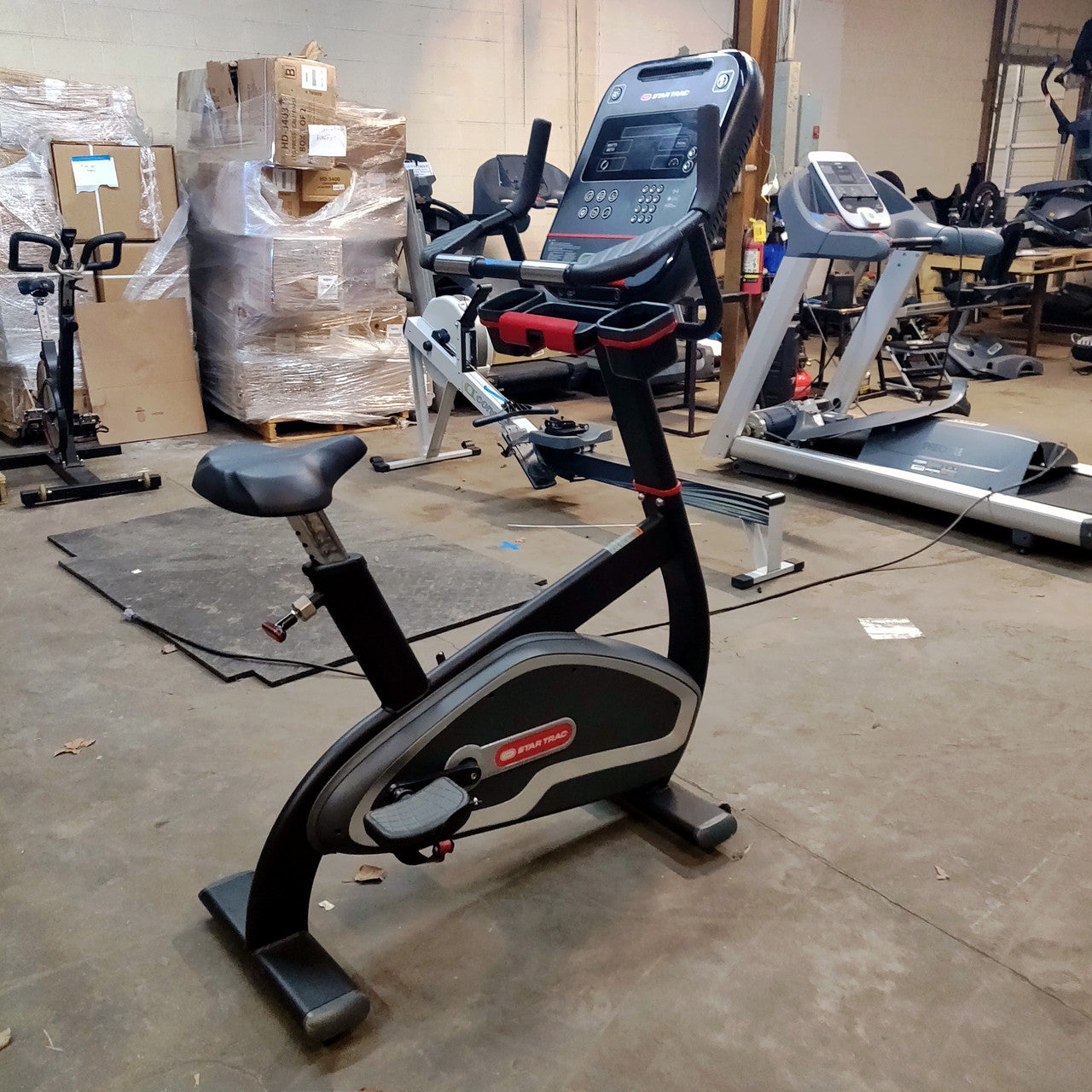 Star Trac 8UB Upright Bike with LCD Console