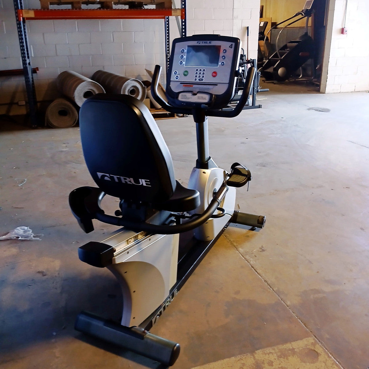 TRUE CS400 Recumbent Bike w/ Escalate 9 Console