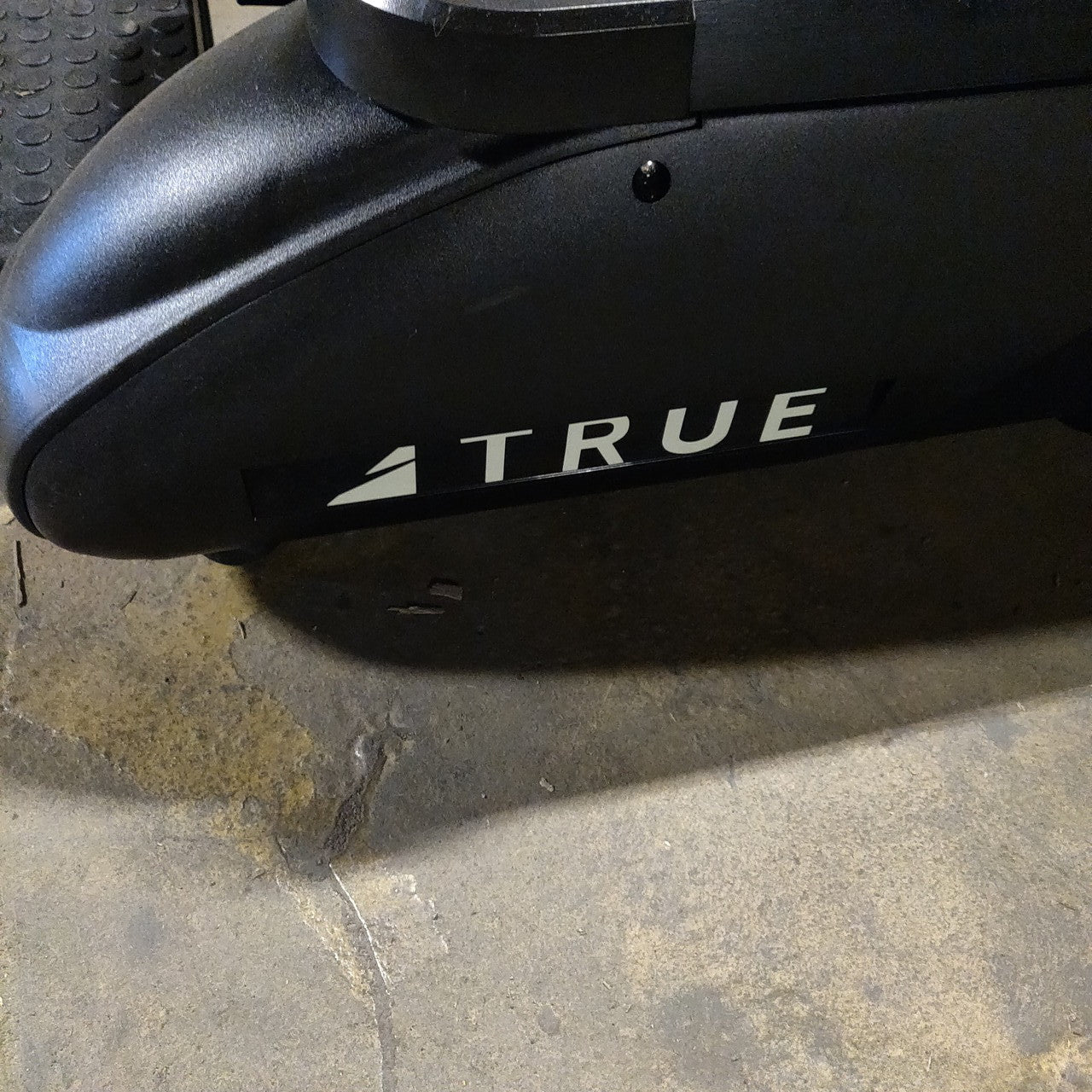 TRUE XS1000-19 Elliptical with Envision 16" Console