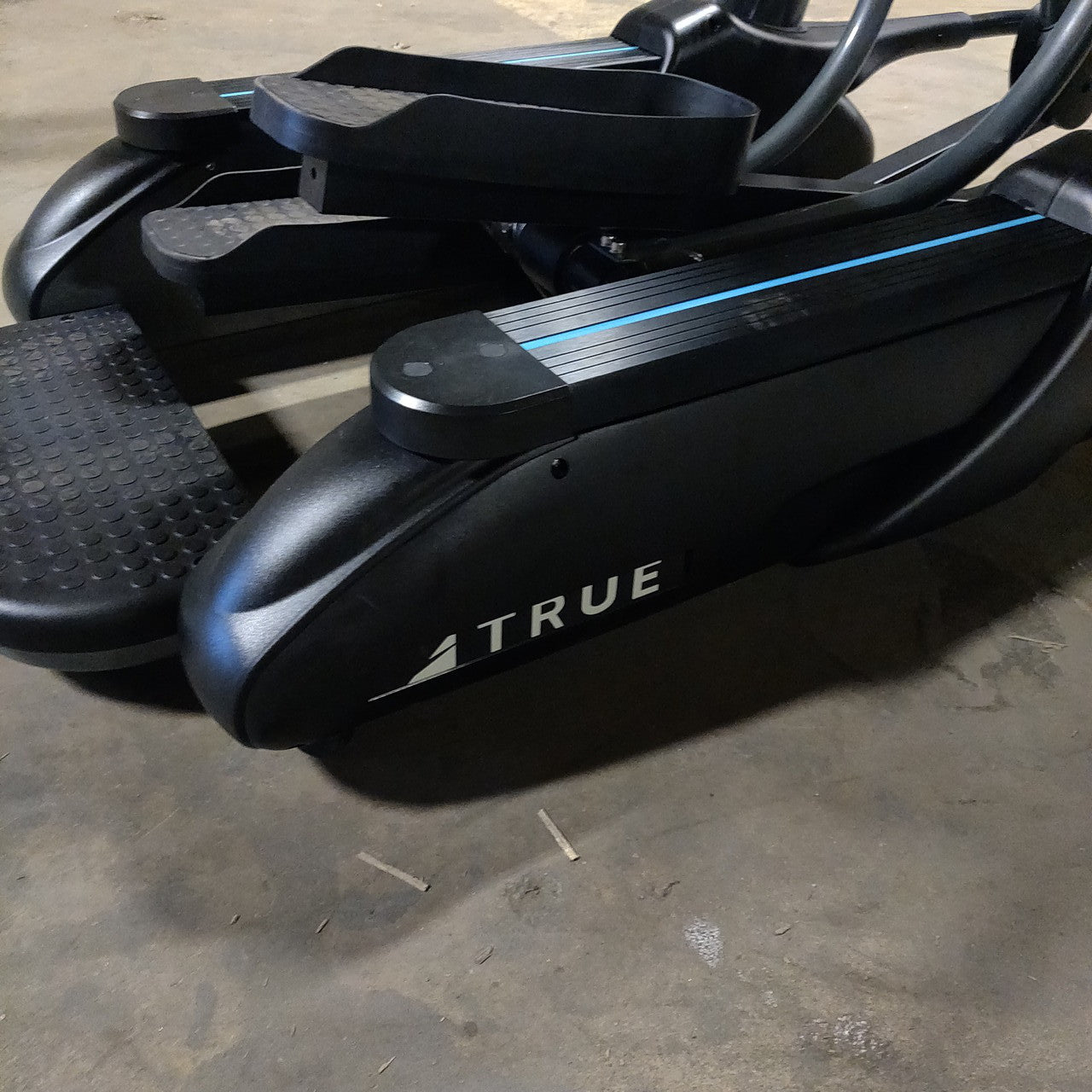 TRUE XS1000-19 Elliptical with Envision 16" Console